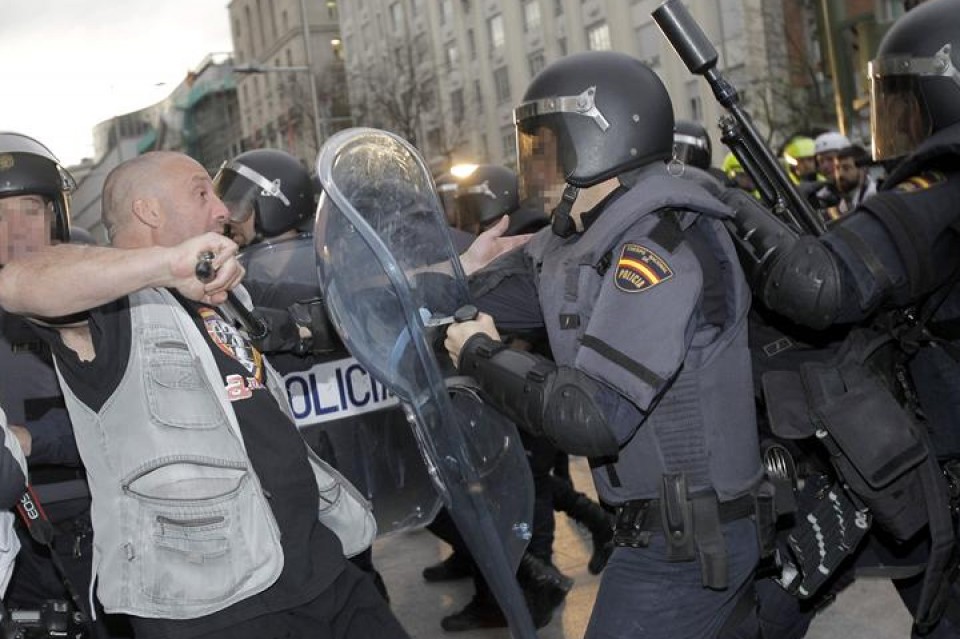 Efectivos policiales en los alrededores del Congreso. Foto: Efe.