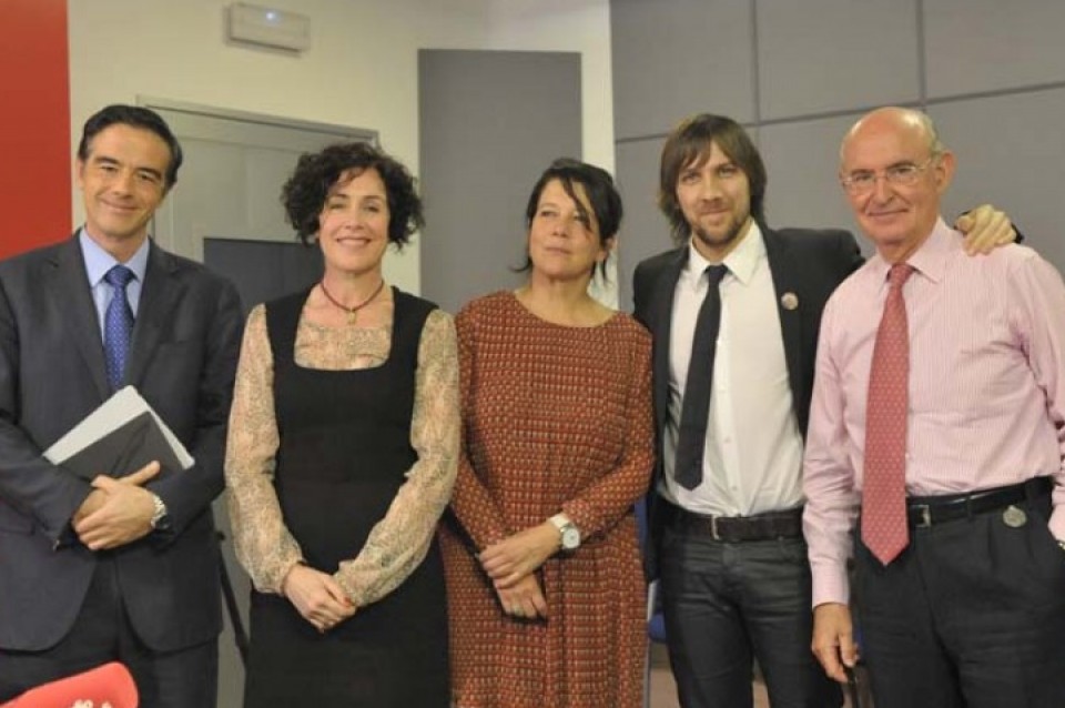 Itziar Laka (catedrática de lingüística de la UPV/EHU), Guillermo Dorronsoro (decano de la Deusto Business School), Lourdes Fernández (directora de Alhóndiga Bilbao) y Pedro Luis Uriarte (EEE)