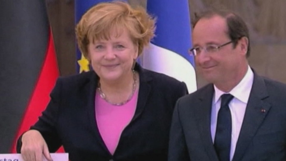 Merkel eta Hollande, Alemaniako eta Frantziako lehen ministroak, artxiboko irudi batean.