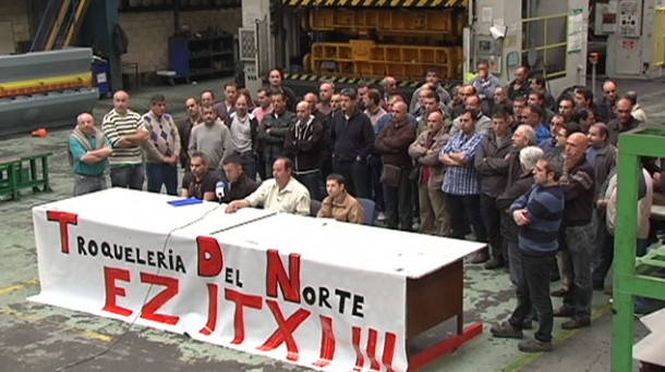 Radio Euskadi es testigo del desahucio de Troquelería del Norte