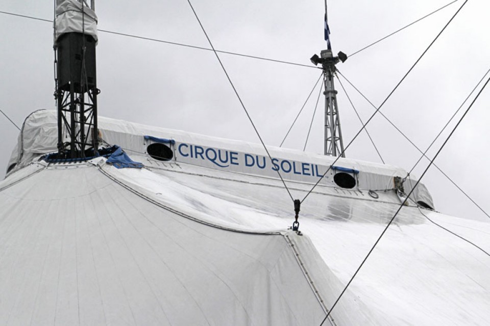 'Cirque du Soleil'-aren karparen altxatzea. EITB.COM