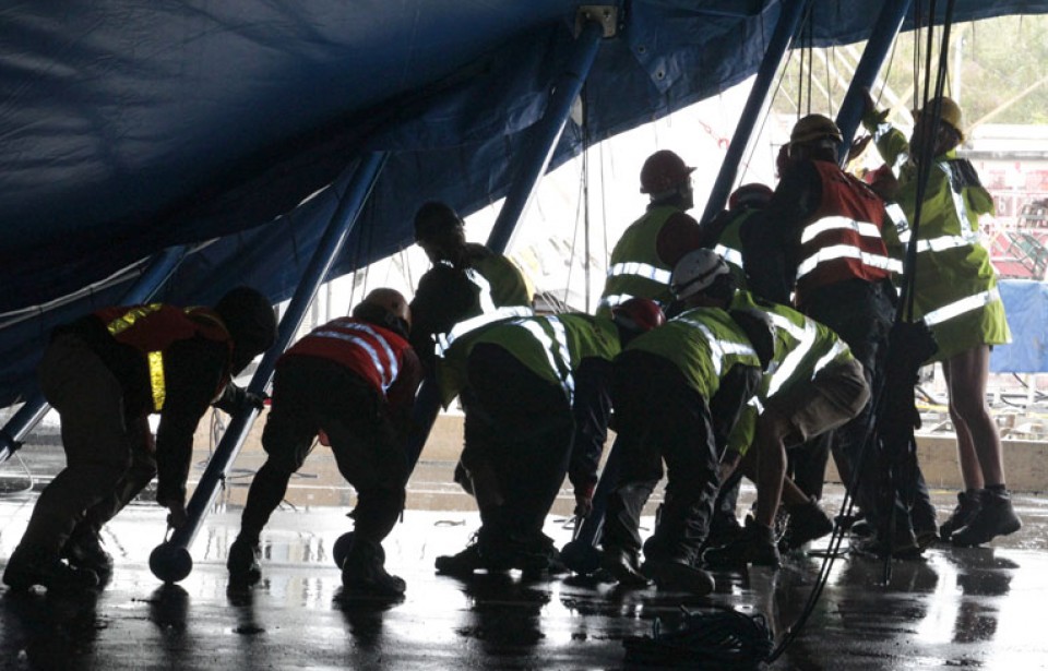 'Cirque du Soleil'-aren karparen altxatzea. EITB.COM