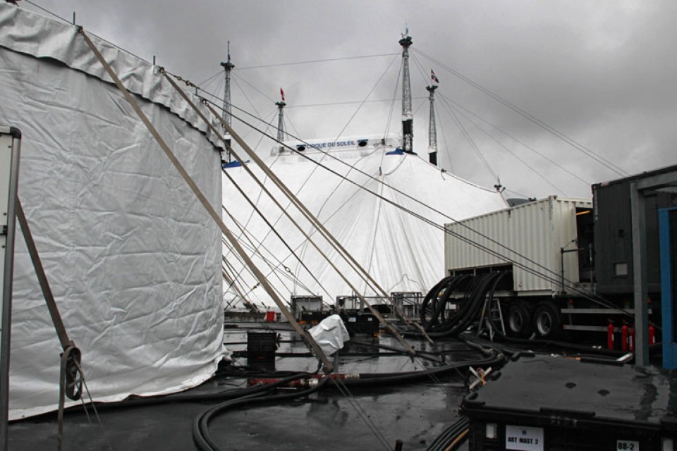 'Cirque du Soleil'-aren karparen altxatzea. EITB.COM