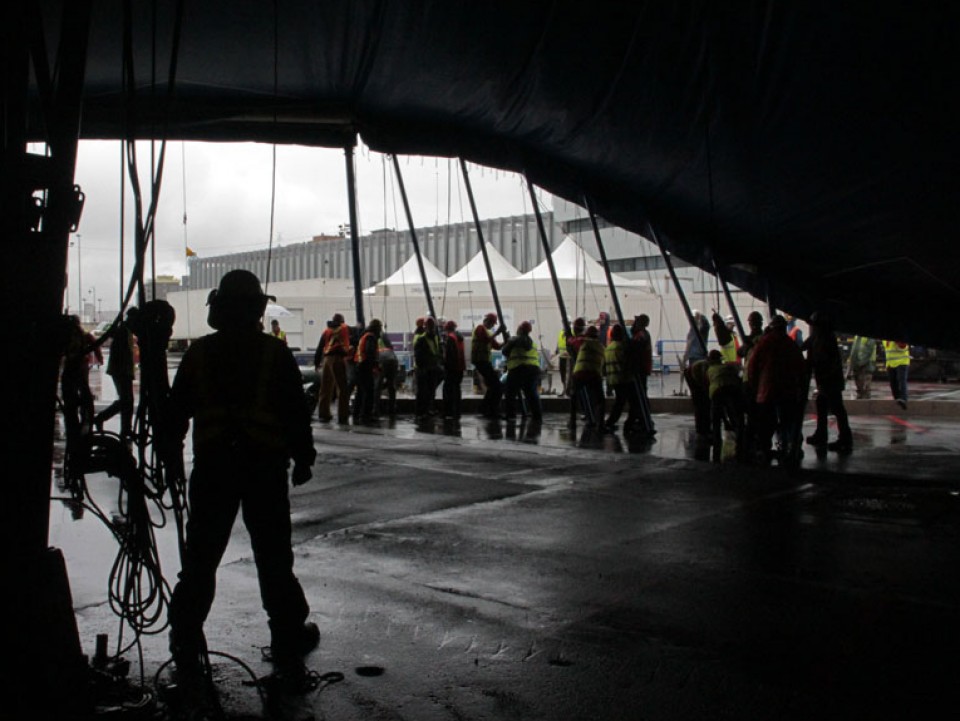 'Cirque du Soleil'-aren karparen altxatzea. EITB.COM