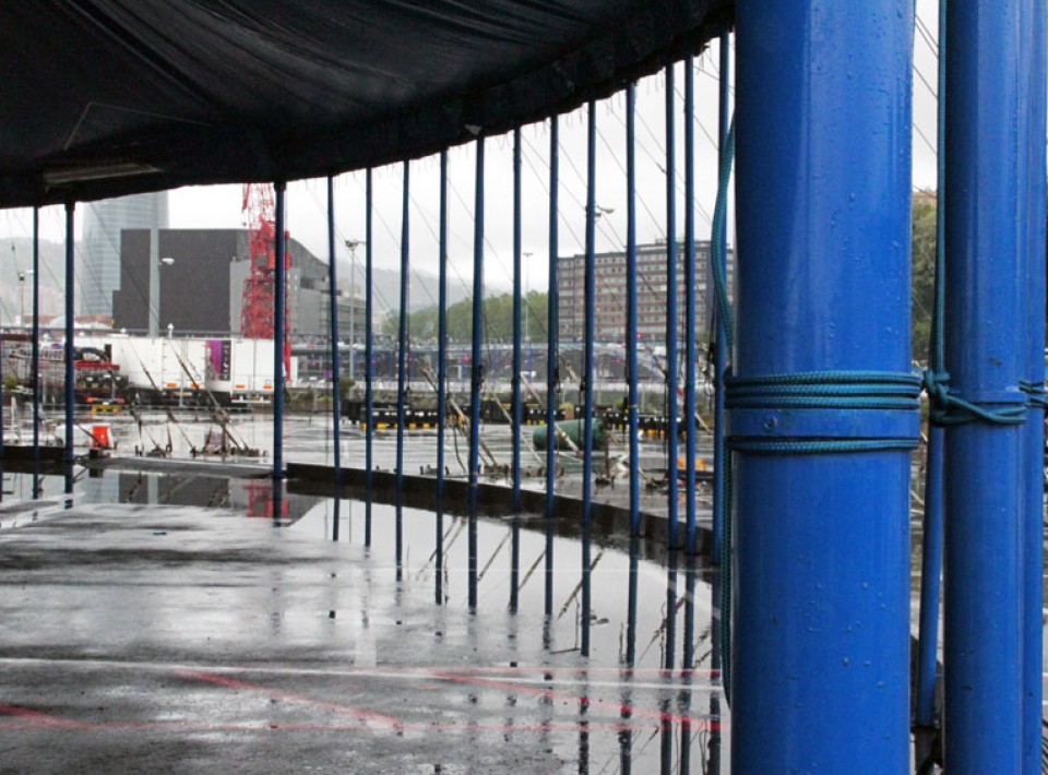 'Cirque du Soleil'-aren karparen altxatzea. EITB.COM