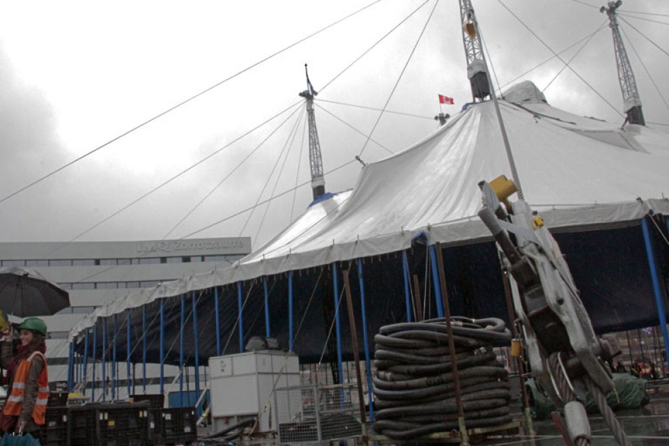 'Cirque du Soleil'-aren karparen altxatzea. EITB.COM