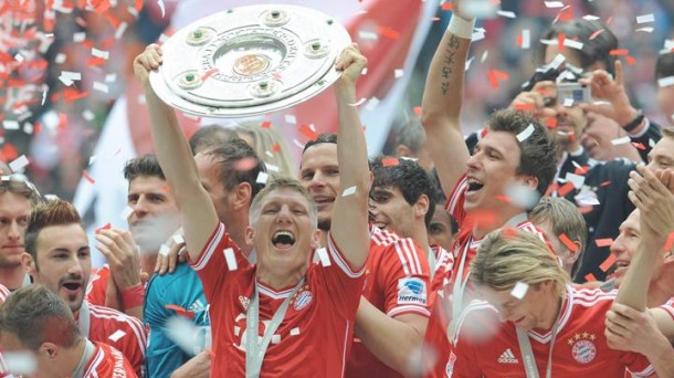 Schweinsteiger Bundesligako titulua ospatzen. Argazkia: EFE