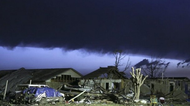 The 2-mile-wide tornado tore through the Oklahoma City suburb of Moore. Photo: EFE