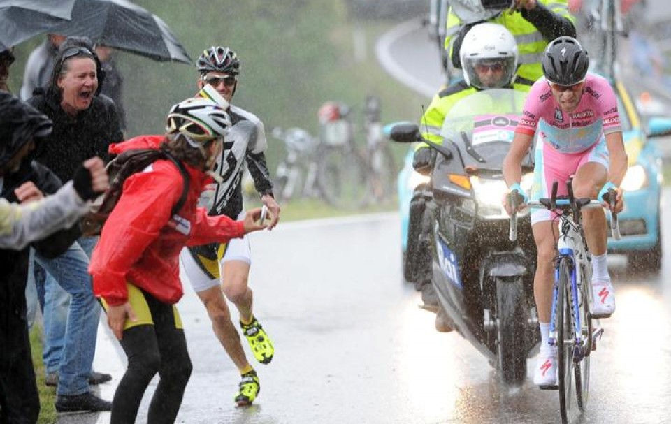Vincenzo Nibalik irabazi du kronoigoera, 18. etapan. Foto: EFE