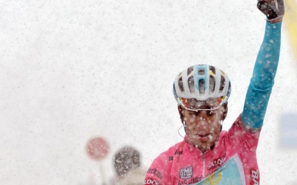 Nibali elurretan. Efe.