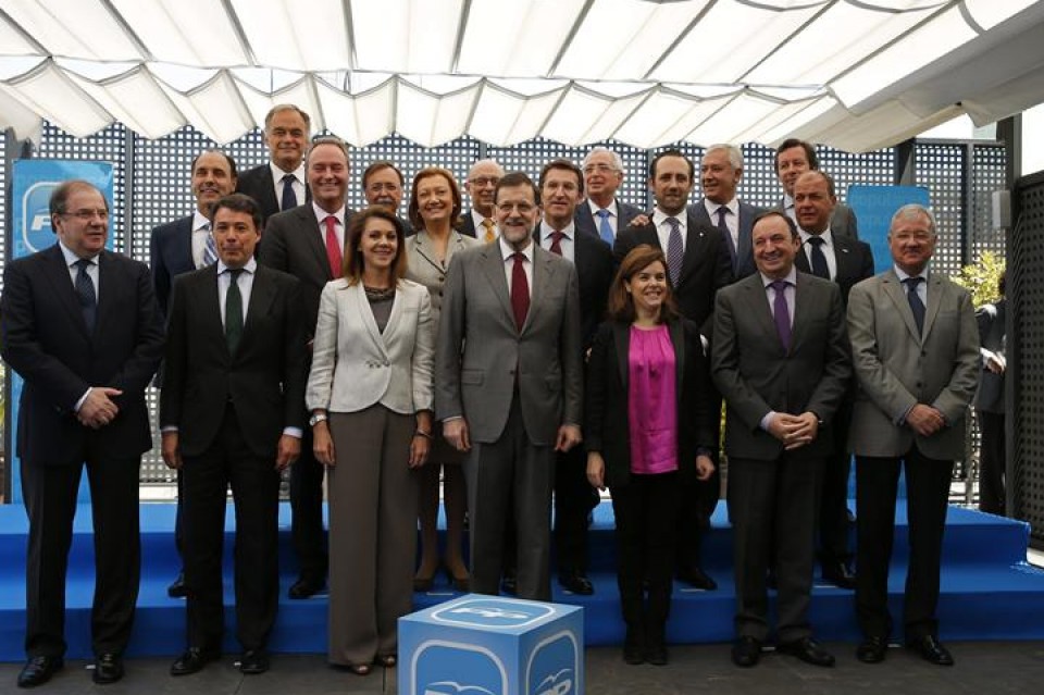El jefe del Gobierno, Mariano Rajoy y los presidentes autonómicos del PP. EFE