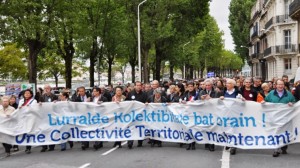 Manifestation en faveur de la Collectivité territoriale. Photo: Manex Barace