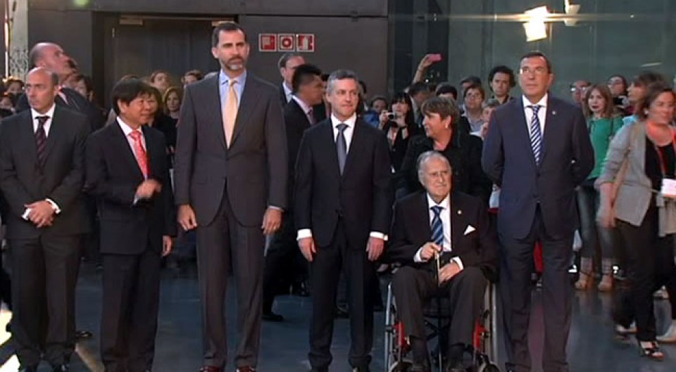 Clausura del foro mundial de alcaldes en Bilbao, con Azkuna, Urkullu y el príncipe Felipe.