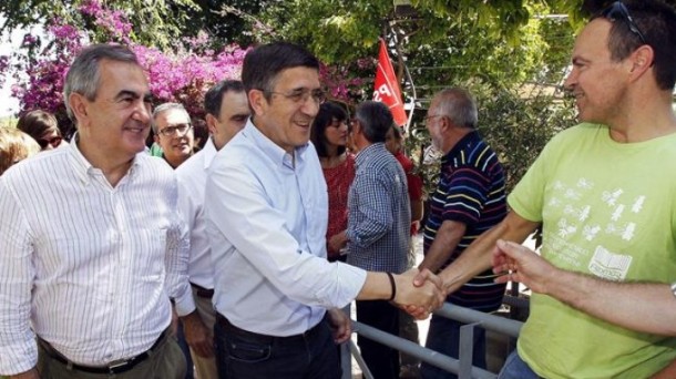 Patxi López en la 'Fiesta de la Rosa' en el municipio murciano de Alcantarilla. 