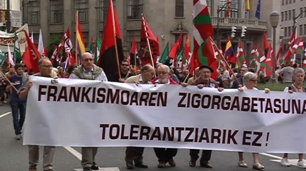 Manifestación contra los crímenes del franquismo en Bilbao