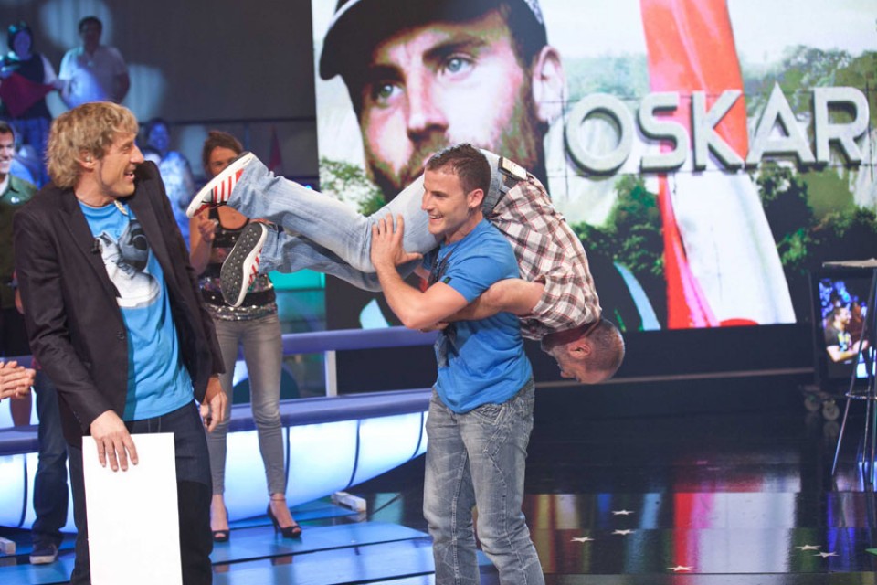 Oskarrek Juanito altxa du