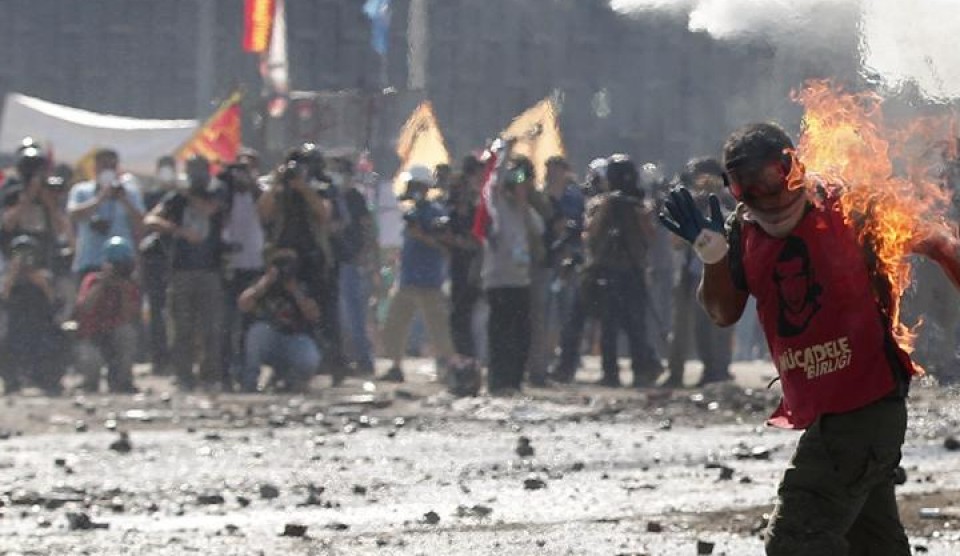 Manifestarietako bat sutan protestetako batean. Argazkia: EFE.