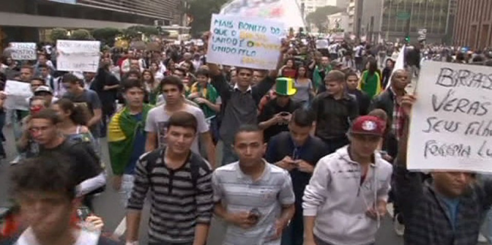 Continúan las protestas en las calles de Brasil. Foto: EFE.