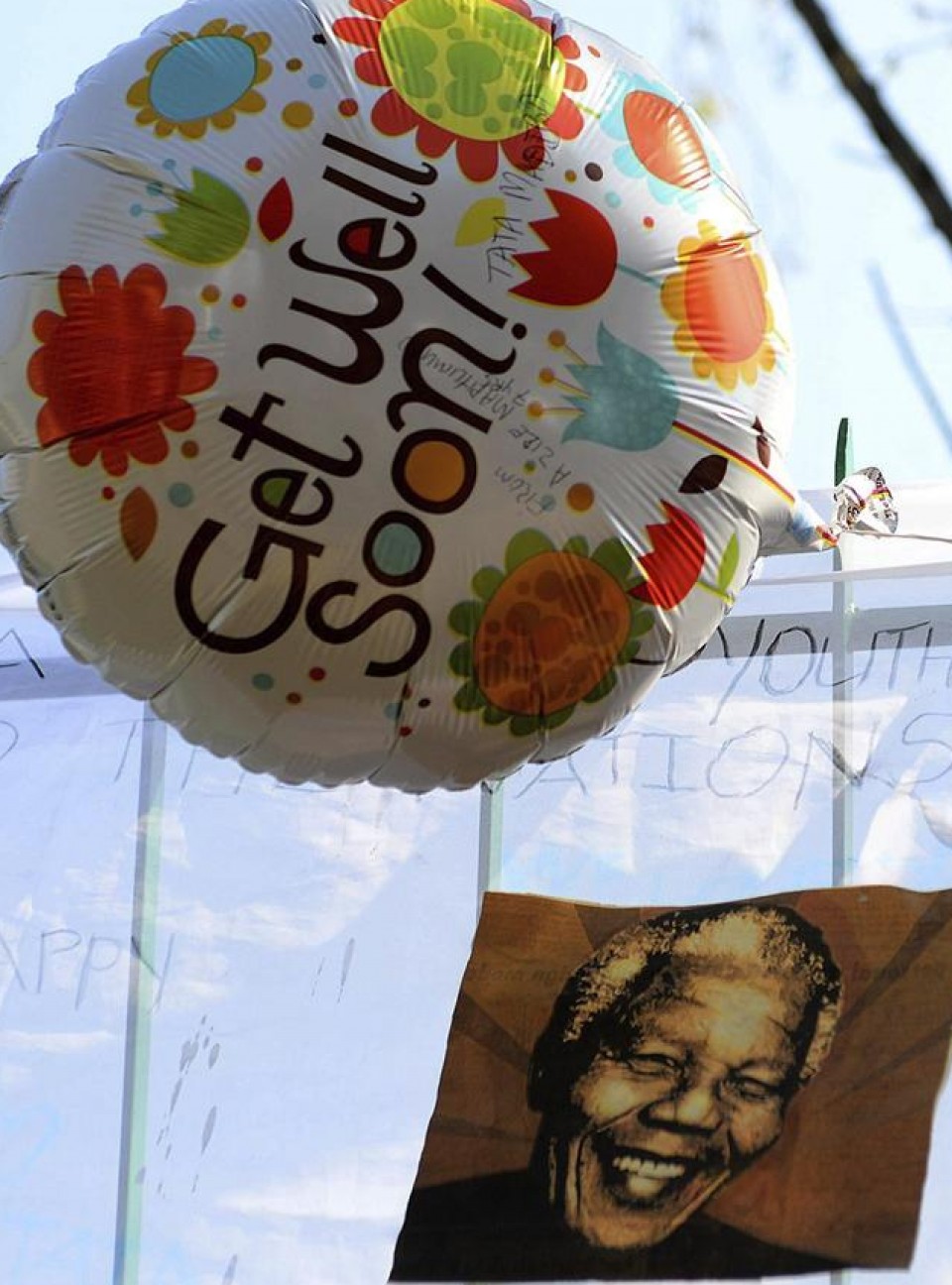 Mandela se convirtió en icono mundial contra la lucha racial Foto: Efe