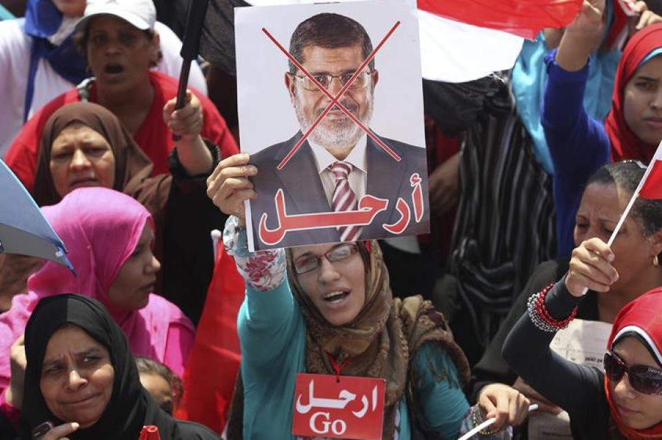 Opositoras de Mursi se manifiestan en la plaza Tahrir. Foto: EFE