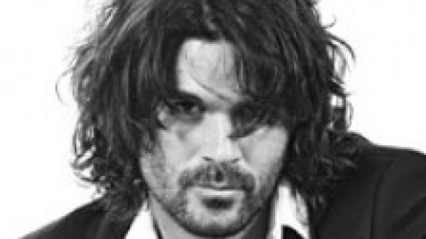 Iñigo Iraultza y Los Madrugadores haciendo una radionovela