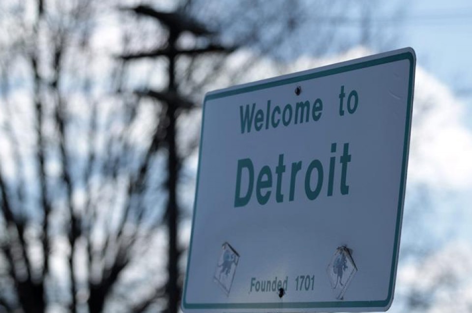 Detroitera ongietorria ematen duen kartela. EFE.
