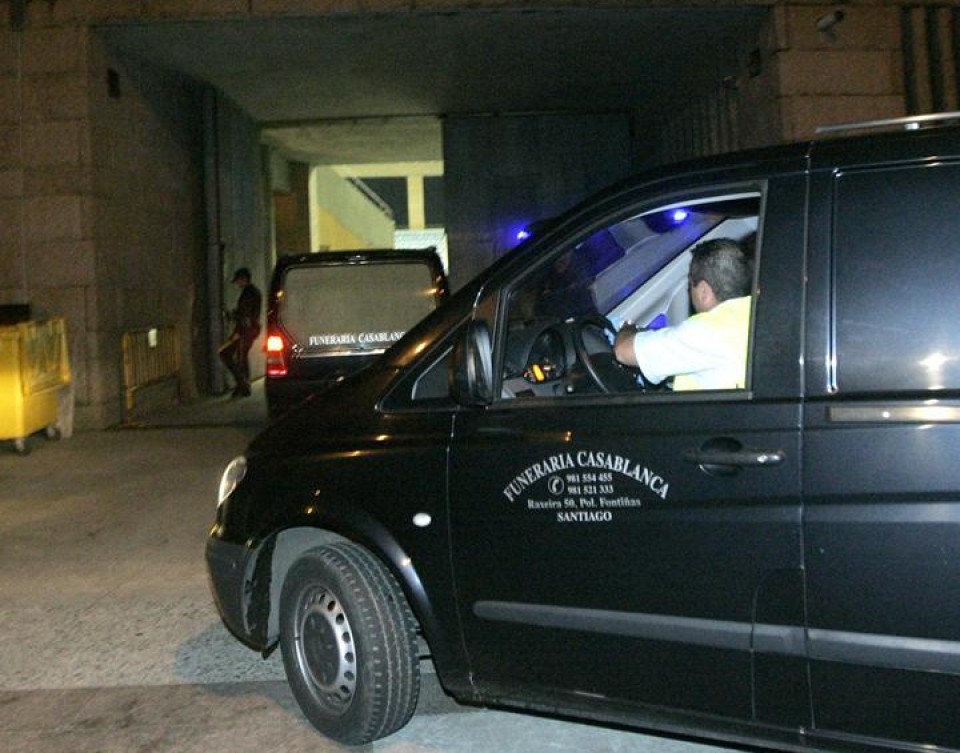 Tren bat errailetik irten da Galizian. Argazkia: EFE