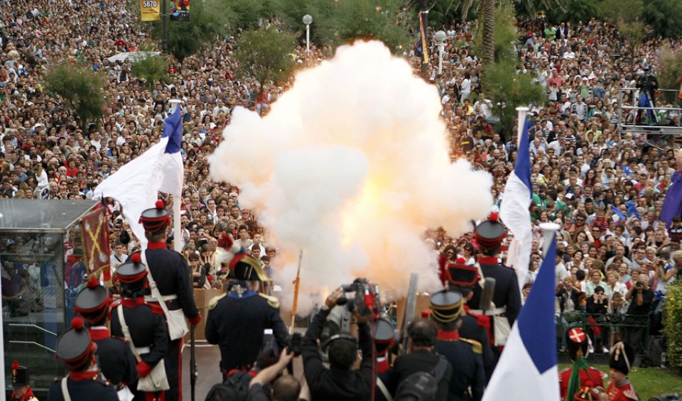 El cañonazo ha dado comienzo a ocho días de fiesta en Donostia. Foto: EFE