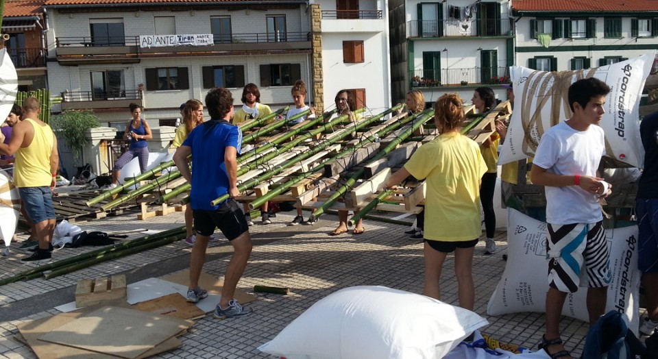 Donostiako piratak abordatzea prestatzen ari dira. Argazkia: Xabi Unanue