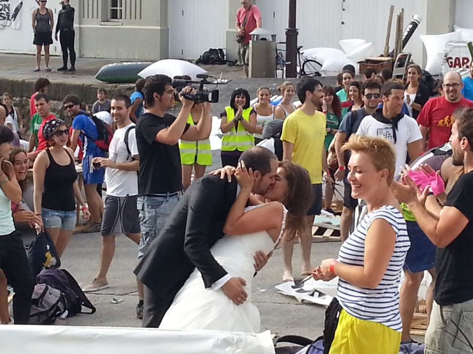 Ezkonberriak agertu dira 'Goenkale'ko piratak abordatzea prestatzen ari zirela. Argazkia: Xabi Unanue