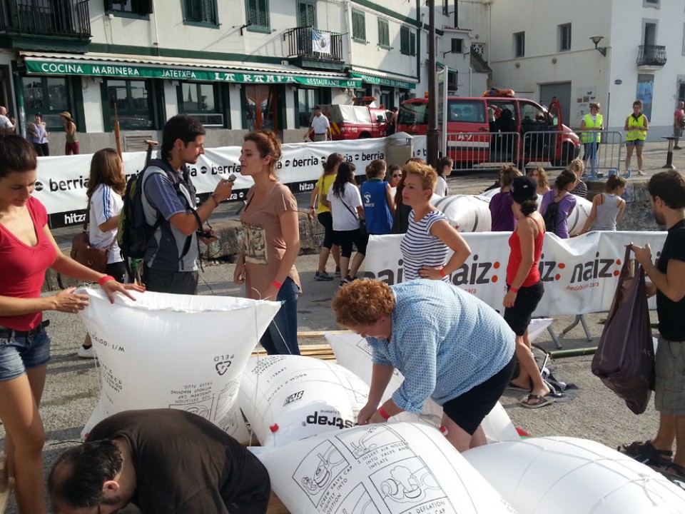 'Goenkale'ko piratak abordatzea prestatzen ari dira. Argazkia: Xabi Unanue