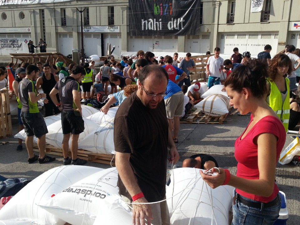 'Goenkale''ko piratak abordatzea prestatzen ari dira. Argazkia: Xabi Unanue