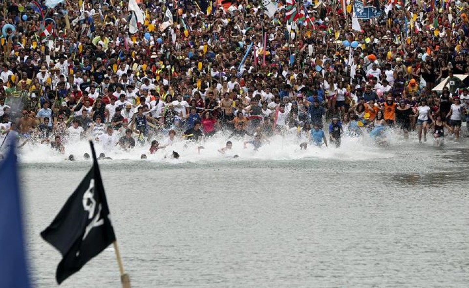 Piraten abordaia Aste Nagusiko ekitaldirik jendetsuena bilakatu da. EFE