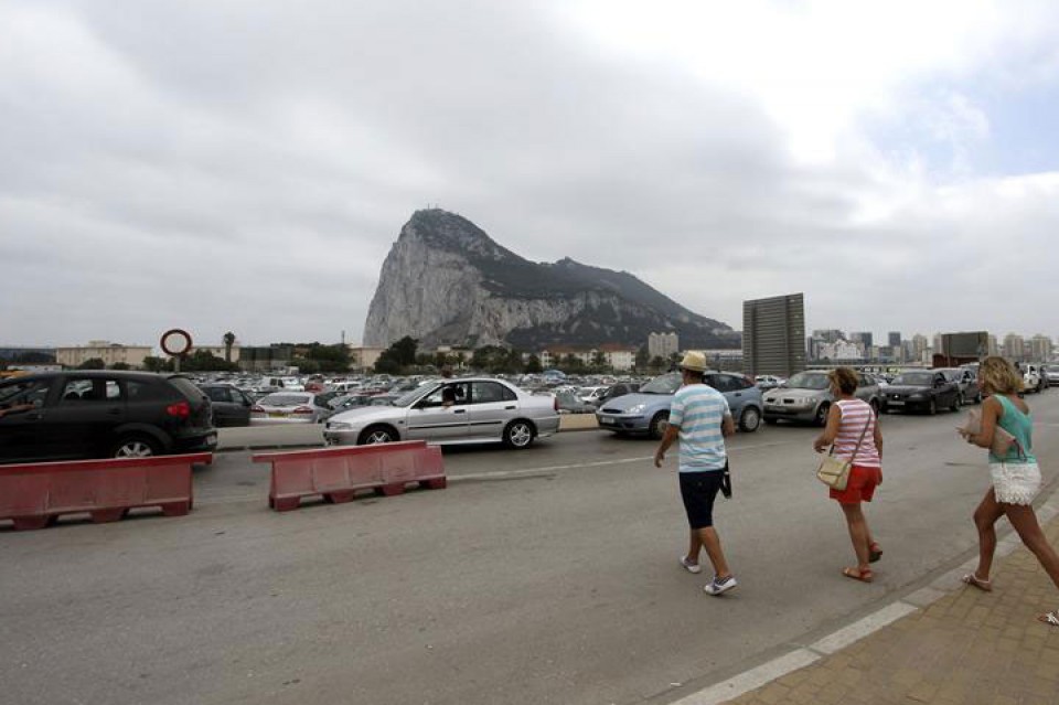 Europa sí contempla que se cobre un peaje en las carreteras de acceso al peñón. Efe.