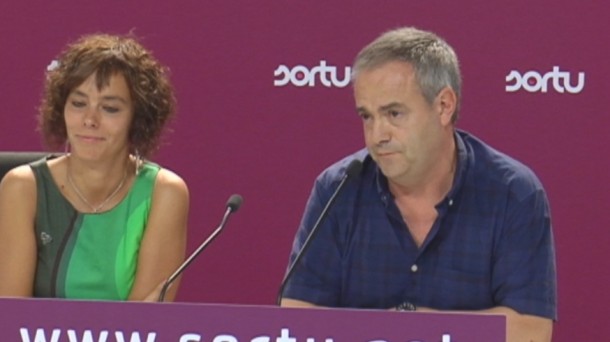 Los portavoces de Sortu, Amaia Izko y Joxean Agirre. Foto: EITB