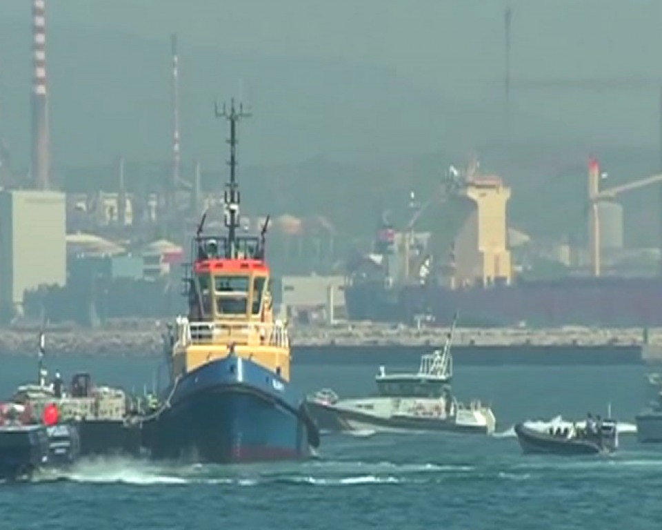 La CE investigará los bloques lanzados al mar en Gibraltar.