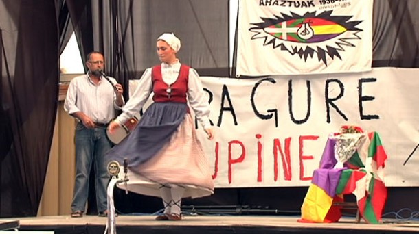 La asociación ha homenajeado a las víctimas del franquismo en Bilbao. Foto: EiTB