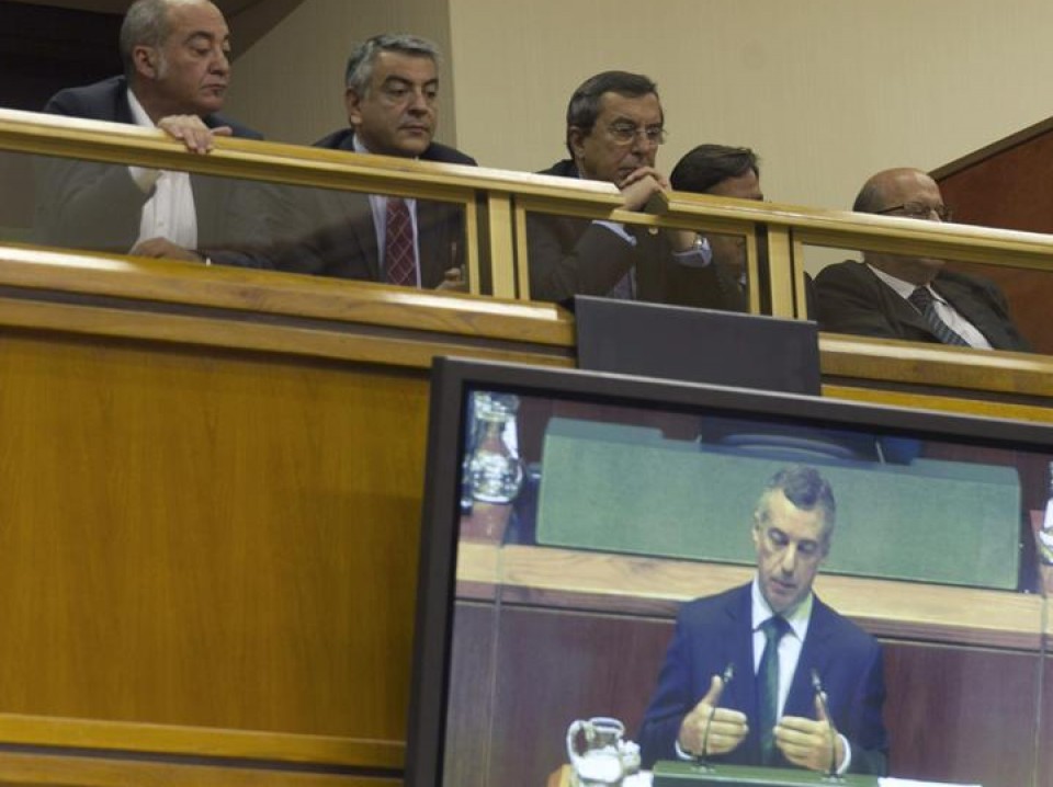 Martin Garitano, Javier de Andrés eta Jose Luis Bilbao ahaldun nagusiak, Eusko Legebiltzarrean, politika orokorreko eztabaidan. (EFE) 
