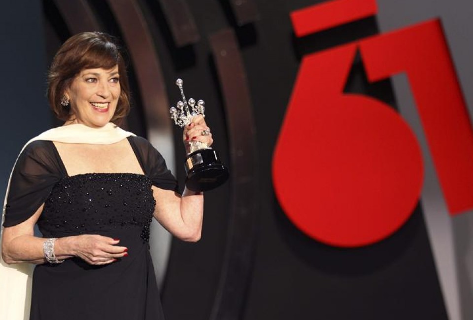 Carmen Maura, con el Premio Donostia. Foto: EFE