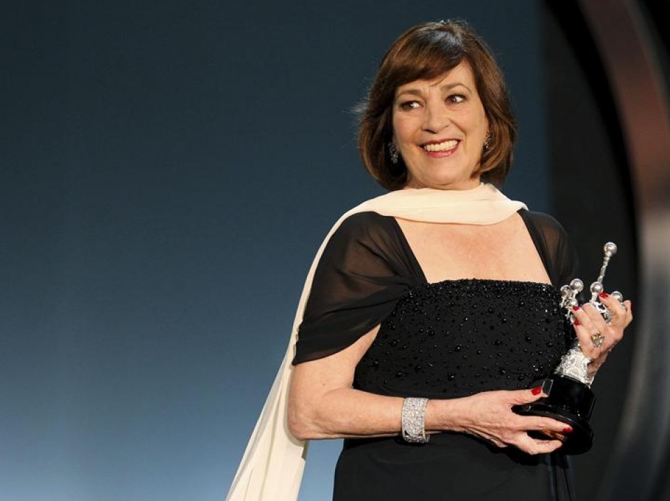 Carmen Maura, con el Premio Donostia. Foto: EFE