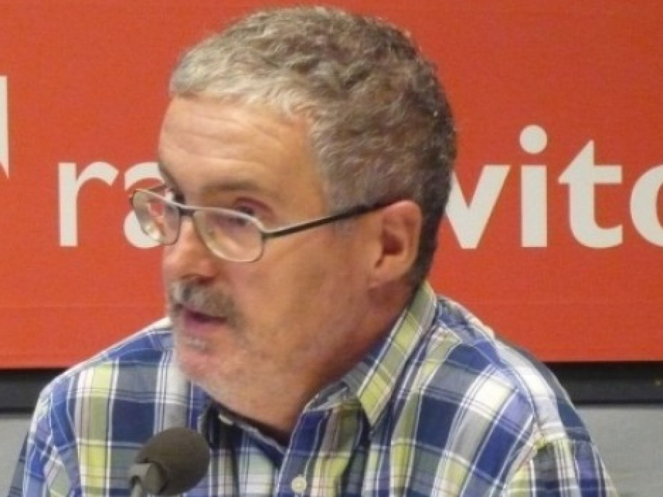 El secretario general de ELA, Adolfo 'Txiki' Muñoz, en Radio Vitoria, 25/09(2013