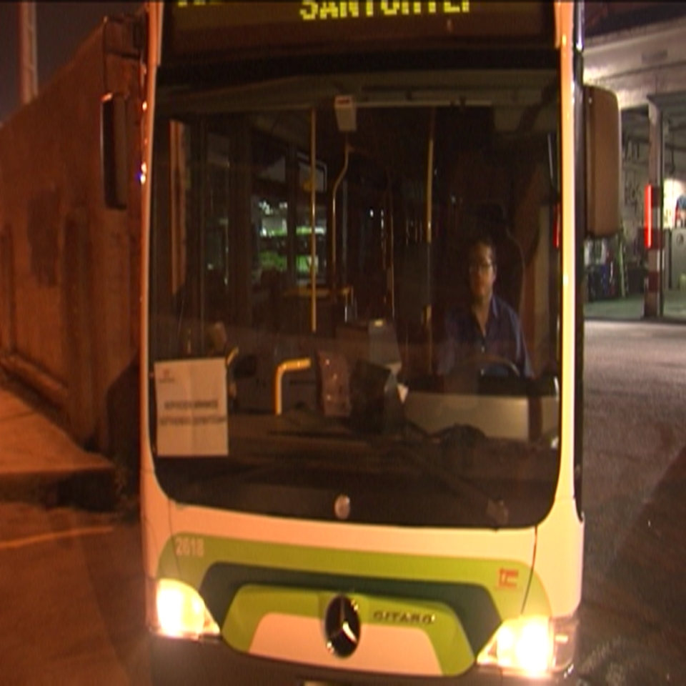 Las colas en los autobuses el pasado martes. Imagen de archivo: EFE