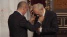 Nestor Basterretxea recibe la Medalla de Oro de Gipuzkoa