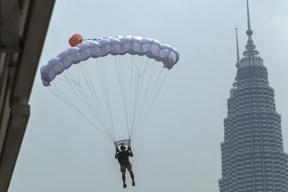 Base saltoa Kuala Lumpurren. Argazkia: EFE.