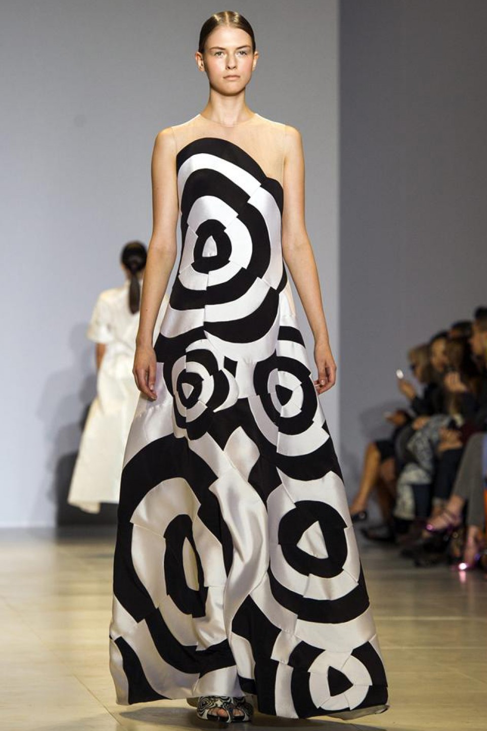 Pariseko modaren asteko argazkiak 2013. Lie Sang Bongen desfilea. Aragzkia: EFEPariseko modaren asteko argazkiak 2013. Lie Sang Bongen desfilea. Aragzkia: EFE