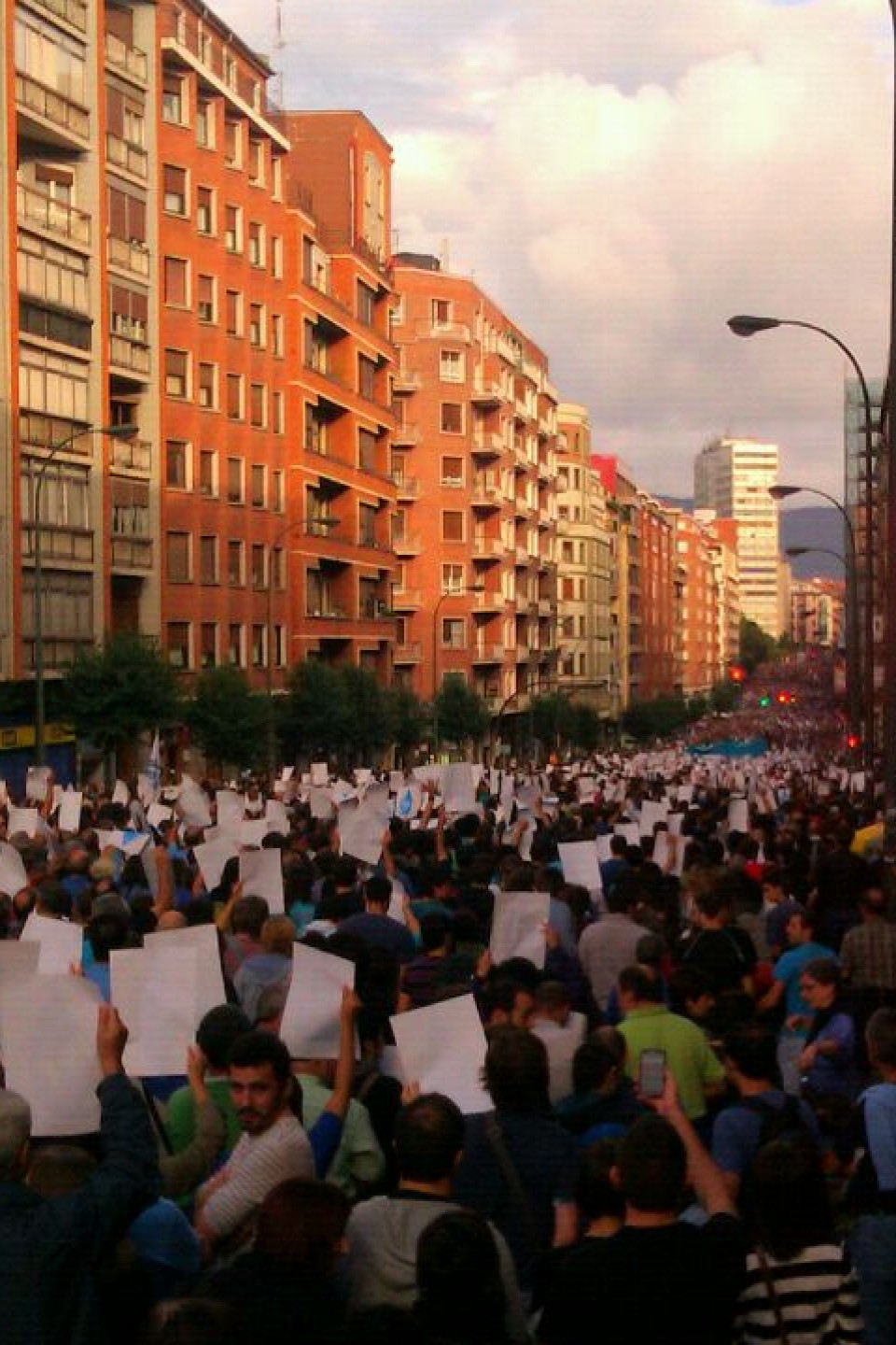 Miles de personas en la marcha de Bilbao. EiTB