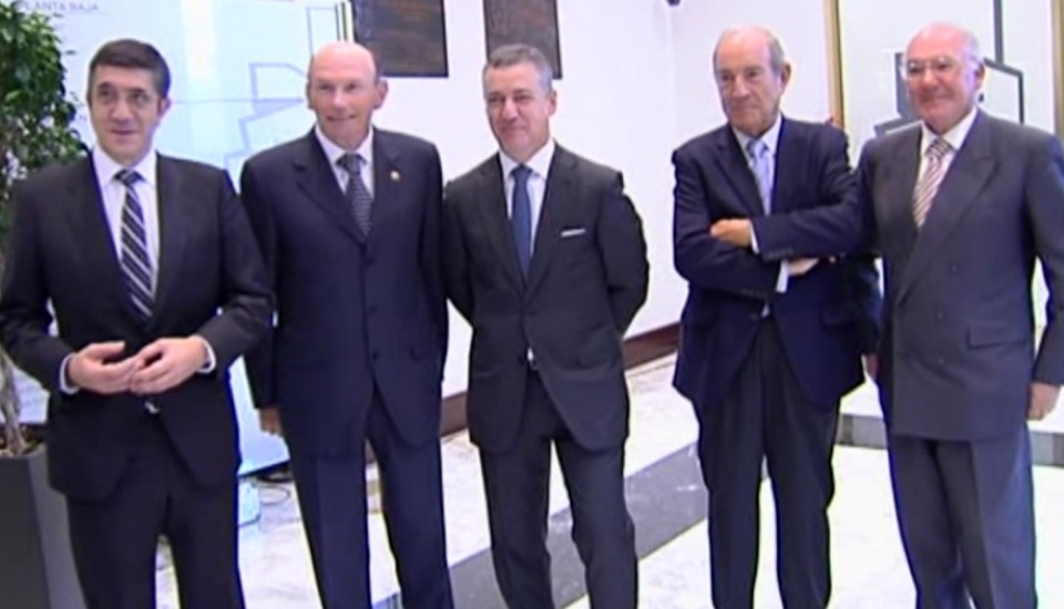 Ibarretxe, López y Otegi, entre las propuestas para la ponencia