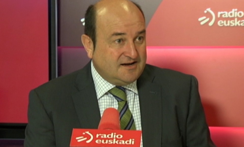 Andoni Ortuzar, durante la entrevista en Radio Euskadi. EITB.