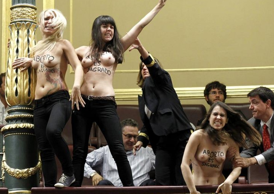 Protesta al desnudo en el Congreso