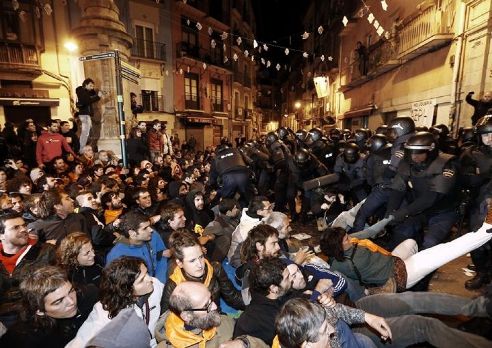 Los miembros de Herri Harresia intentaron impedir la detención de Luis Goñi en Pamplona.